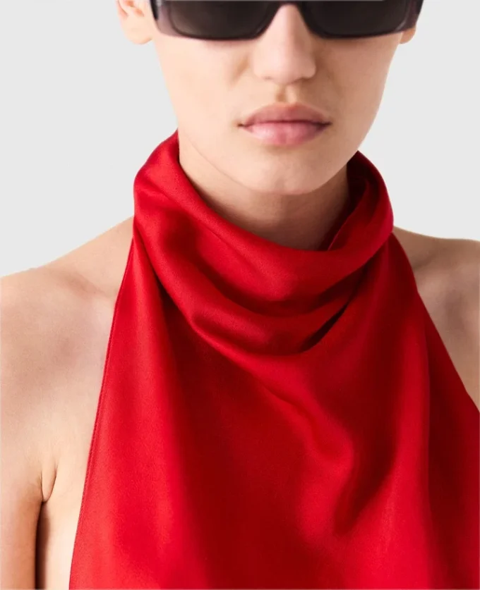 Top con scollo all’americana in raso Top con scollo all’americana in raso
