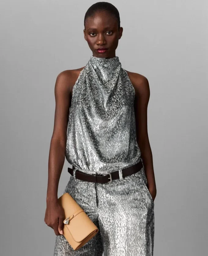 Top con scollo all’americana in velluto metallizzato Top con scollo all’americana in velluto metallizzato