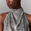 Top con scollo all’americana in velluto metallizzato Top con scollo all’americana in velluto metallizzato