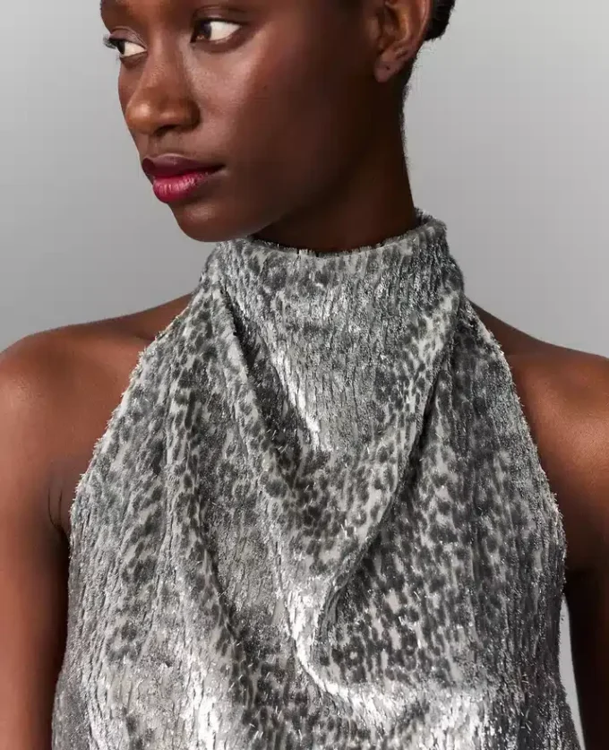 Top con scollo all’americana in velluto metallizzato Top con scollo all’americana in velluto metallizzato