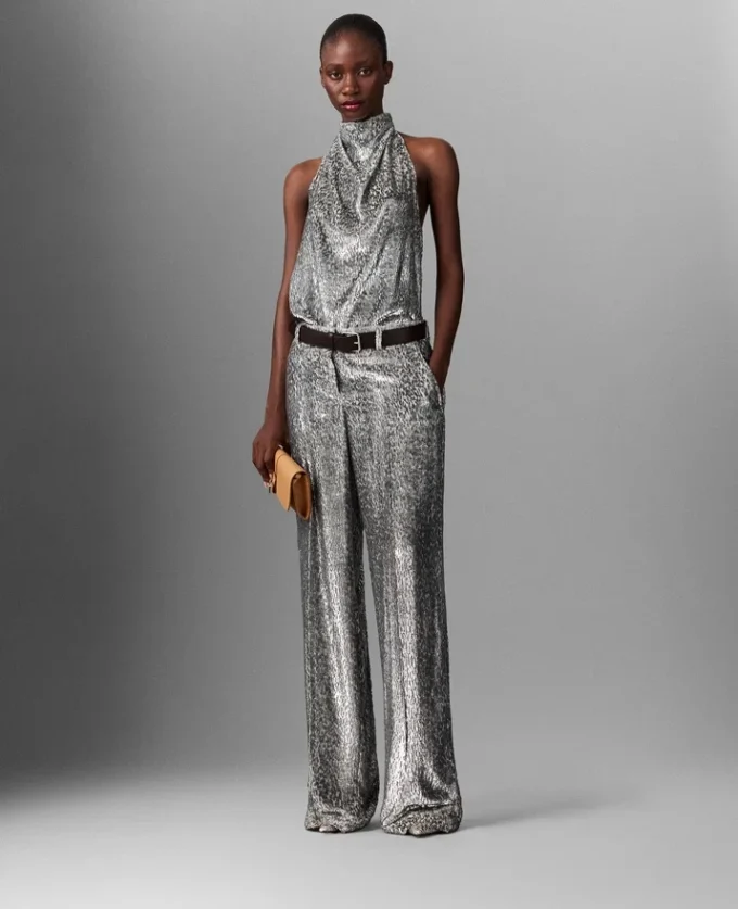 Top con scollo all’americana in velluto metallizzato Top con scollo all’americana in velluto metallizzato