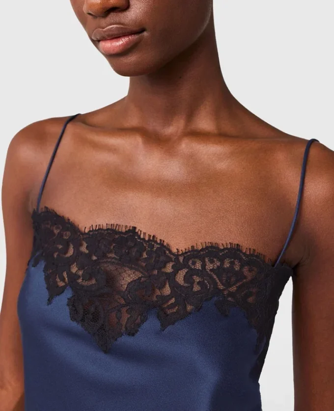 Top in raso con bordi in pizzo Top in raso con bordi in pizzo