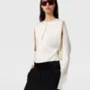 Top in raso con maniche a mantella e cut-out Top in raso con maniche a mantella e cut-out