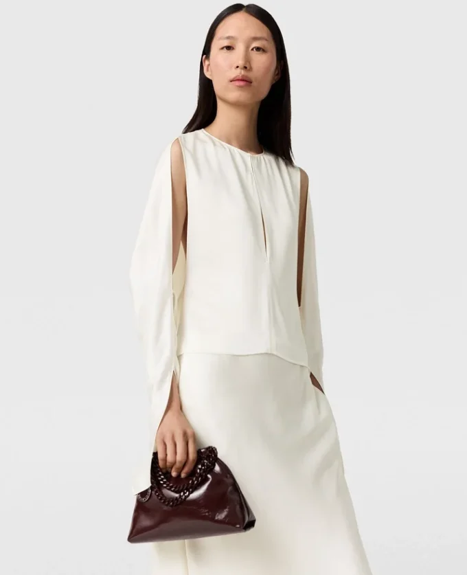 Top in raso con maniche a mantella e cut-out Top in raso con maniche a mantella e cut-out