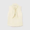 Top in raso senza maniche con collo annodato Top in raso senza maniche con collo annodato