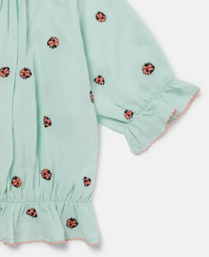 Top Ladybird a maniche corte con bordi plissettati Top Ladybird a maniche corte con bordi plissettati